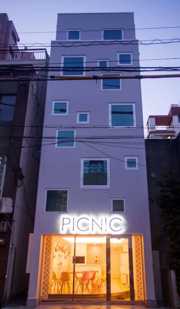 Picnic Hostel Ōsaka Extérieur photo